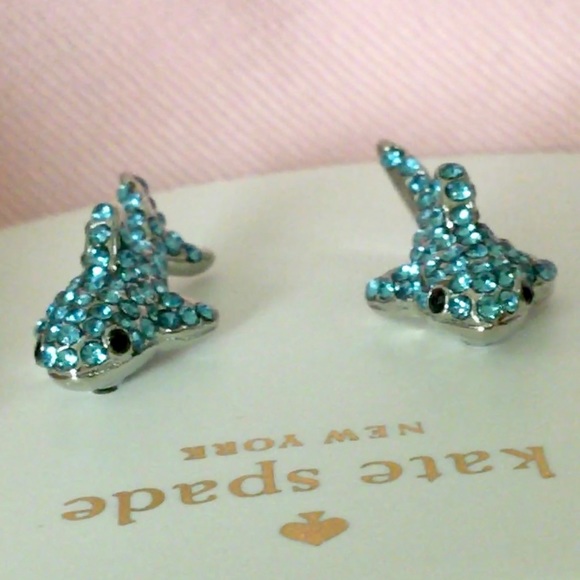 Sparkling NWT Kate Spade shark studs! - Picture 3 of 7